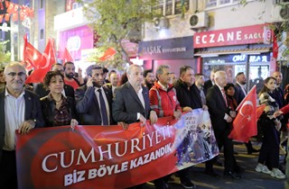 Gemlik’te Cumhuriyet Coşkusu: 29 Ekim Yürüyüşü ve Konserlerle Unutulmaz Kutlama